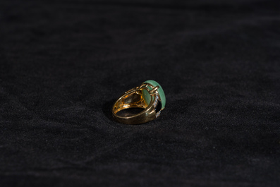 Een collectie Chinese juwelen met jade en goud, 20e eeuw