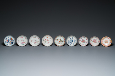 Een uitgebreide collectie overwegend blauw-wit en famille rose Chinees porselein, Kangxi en later