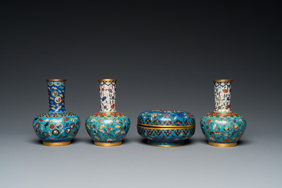 Three Chinese cloisonn&eacute; vases and a covered box, 19/20th C.