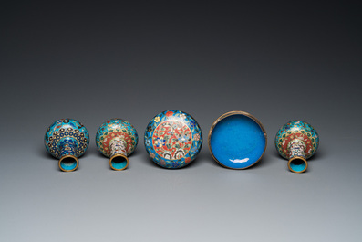 Trois vases et une bo&icirc;te couverte en &eacute;maux cloisonn&eacute;s, Chine, 19/20&egrave;me