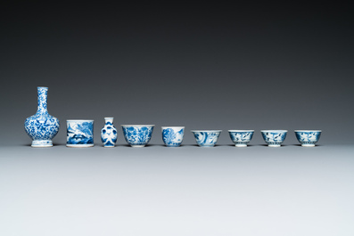 Een diverse collectie Chinees blauw-wit porselein, Kangxi en later