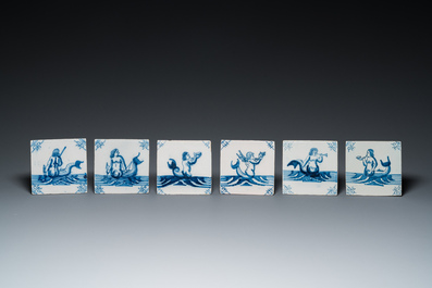 30 carreaux en fa&iuml;ence de Delft en bleu et blanc &agrave; d&eacute;cor de monstres marins et de navires, 18&egrave;me