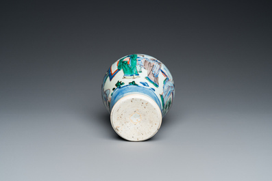 Vase en porcelaine de Chine wucai &agrave; sujet figuratif, &eacute;poque Transition