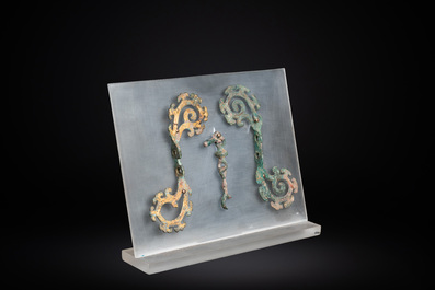 Paire d'ornements de bride de cheval en bronze dor&eacute;, Chine, probablement Han