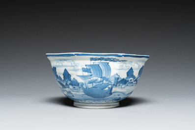 Bol de forme octogonale en porcelaine Arita de Japon en bleu et blanc d'apr&egrave;s van Frytom, Edo, 18&egrave;me