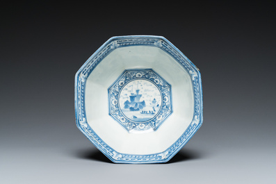 Bol de forme octogonale en porcelaine Arita de Japon en bleu et blanc d'apr&egrave;s van Frytom, Edo, 18&egrave;me