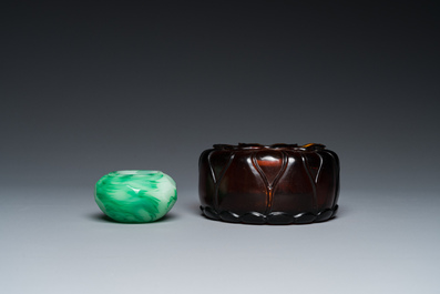 Two Chinese amber-coloured and jadeite-simulating Beijing glass brush washers, 19/20th C.