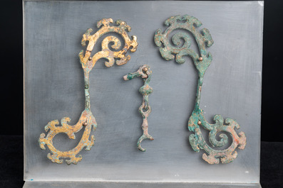 Paire d'ornements de bride de cheval en bronze dor&eacute;, Chine, probablement Han