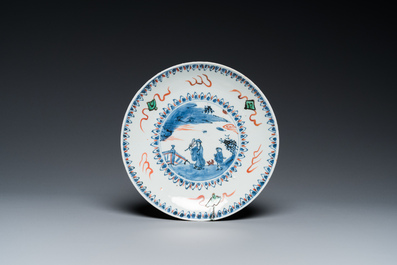 Assiette en porcelaine de Chine wucai de type ko-sometsuke pour le march&eacute; japonais, Chine, &eacute;poque Transition