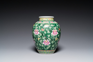 A Chinese famille rose vase with floral sprigs, 19/20th C.