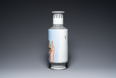 Deux vases de forme rouleau en porcelaine de Chine &agrave; d&eacute;cor de la R&eacute;volution Culturelle, sign&eacute;s Zhang Jian 章鑒 et dat&eacute;s 1968 et 1972