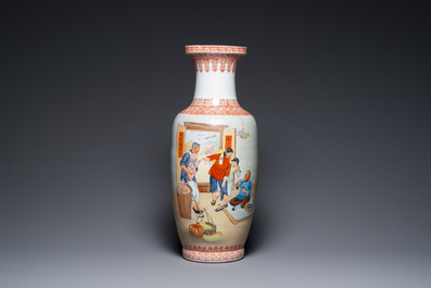 Trois vases en porcelaine de Chine &agrave; d&eacute;cor de la R&eacute;volution Culturelle, sign&eacute;s Zhang Wenchao 章文超 et dat&eacute;s 1968