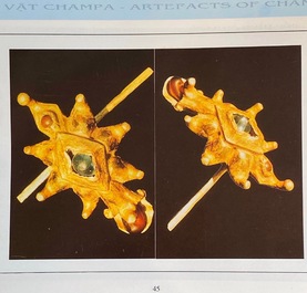 Een paar Vietnamese gouden oorhangers, Champa cultuur, 9/12e eeuw