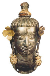Een paar Vietnamese gouden oorhangers, Champa cultuur, 9/12e eeuw