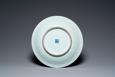 Een Chinese blauw-witte 'lotus' schotel, Qianlong merk en periode