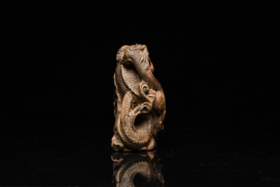 Groupe en pierre &agrave; savon figurant des dragons, Chine, 19&egrave;me