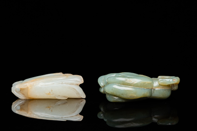 A Chinese white jade snuff bottle and a green jade 'Buddha hand' pendant, Qing