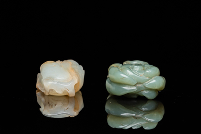 A Chinese white jade snuff bottle and a green jade 'Buddha hand' pendant, Qing