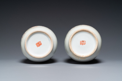 Deux paires de vases en porcelaine de Chine &agrave; d&eacute;cor de la R&eacute;volution Culturelle, sign&eacute;s Kang Zhicheng 康志誠, marque de Zhong Guo Jingdezhen Zhi 中國景德鎮製