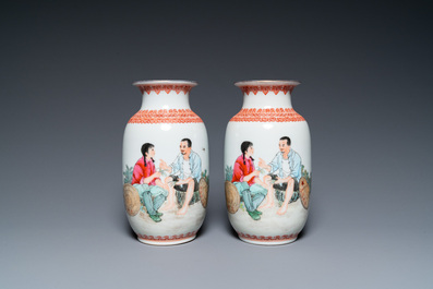 Trois paires de vases en porcelaine de Chine &agrave; d&eacute;cor de la R&eacute;volution Culturelle, marque de Zhong Guo Jing De Zhen Zhi 中國景德鎮製