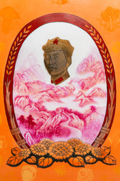 Deux plaques en porcelaine de Chine &agrave; d&eacute;cor de la R&eacute;volution Culturelle figurant Mao Zedong