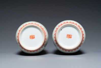 Trois paires de vases en porcelaine de Chine &agrave; d&eacute;cor de la R&eacute;volution Culturelle, marque de Zhong Guo Jing De Zhen Zhi 中國景德鎮製