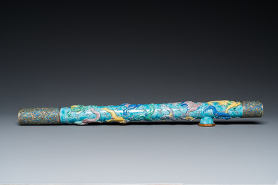 Rare pipe &agrave; opium en porcelaine de Chine moul&eacute;e dans le style de Wang Bing Rong dans sa bo&icirc;te en bois, fin du 19&egrave;me