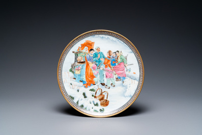 Trois plats en porcelaine de Chine &agrave; d&eacute;cor de la R&eacute;volution Culturelle, deux sign&eacute;s Zhang Jian 章鑒 et Wu Kang 吳康 et dat&eacute;s 1963 et 1968