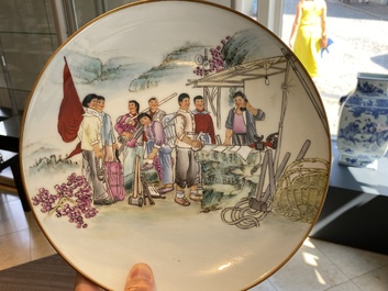 Five Chinese dishes with Cultural Revolution design, signed Wu Kang 吳康, Zhang Wenchao 章文超 and Zhao Huimin 趙惠民, dated 1972 and 1975