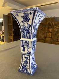 Een Chinese blauw-witte 'gu' vaas met erotisch decor onderop, Kangxi