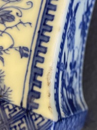 Een Chinese blauw-witte 'gu' vaas met erotisch decor onderop, Kangxi