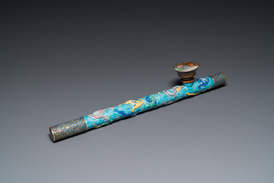 Rare pipe &agrave; opium en porcelaine de Chine moul&eacute;e dans le style de Wang Bing Rong dans sa bo&icirc;te en bois, fin du 19&egrave;me