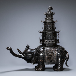 Important br&ucirc;le-parfum ou koro en bronze en forme d'&eacute;l&eacute;phant avec tour de guet, Japon, Edo/Meiji, 19&egrave;me