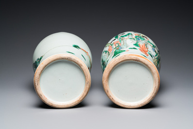 Paire de vases en porcelaine de Chine famille verte &agrave; d&eacute;cor de femmes et gar&ccedil;ons jouant, 19&egrave;me