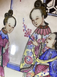 Een paar kapitale Chinese famille rose vazen, 19e eeuw