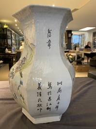 Vase de forme 'hu' hexagonale en porcelaine de Chine qianjiang cai, sign&eacute; Yi Long 義隆 et dat&eacute; 1900