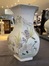 Vase de forme 'hu' hexagonale en porcelaine de Chine qianjiang cai, sign&eacute; Yi Long 義隆 et dat&eacute; 1900