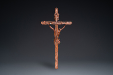 Christ sur crucifix en bois sculpt&eacute;, probablement Allemagne, fin du 18&egrave;me