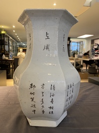 Vase de forme 'hu' hexagonale en porcelaine de Chine qianjiang cai, sign&eacute; Yi Long 義隆 et dat&eacute; 1900