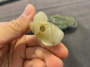 A Chinese white jade snuff bottle and a green jade 'Buddha hand' pendant, Qing