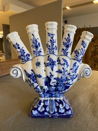 A blue and white Dutch Delft chinoiserie tulip vase, 18th C.