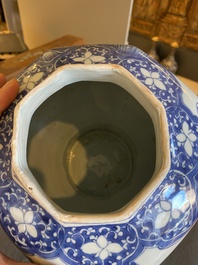 A Chinese blue and white octagonal vase, Transitional period