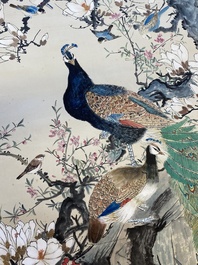 Yan Bolong 顏伯龍 (1898-1955): 'Paons entour&eacute;s d'autres oiseaux parmi des branches fleuries', encre et couleurs sur papier
