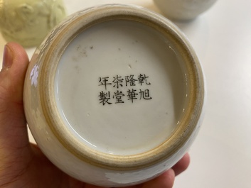 Een Chinese biscuit kalebasvaas, een geel-geglazuurde theepot en een ijzerrode 'feniks' pot, 20e eeuw