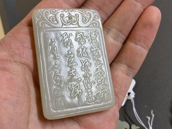 Cinq pendentifs en jade blanc et c&eacute;ladon, Chine, 19/20&egrave;me