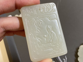 Cinq pendentifs en jade blanc et c&eacute;ladon, Chine, 19/20&egrave;me