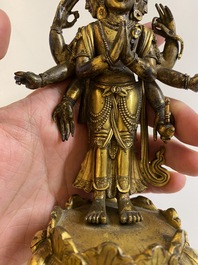 Statue d'Avalokitesvara en bronze dor&eacute;, Sino-Tibet, probablement 19&egrave;me