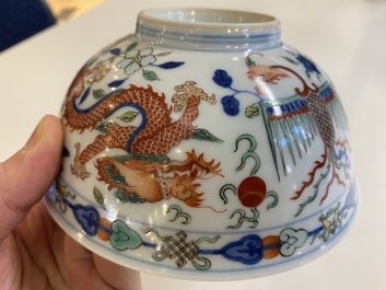 Een Chinese wucai 'draken' kom, Daoguang merk en periode