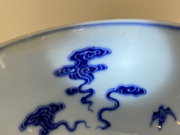 Trois bols en porcelaine de Chine famille rose &agrave; fond jaune sgraffito, marque et probablement &eacute;poque de Daoguang