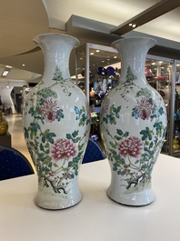 A pair of Chinese famille rose vases with floral design, Qianlong mark, 19/20th C.